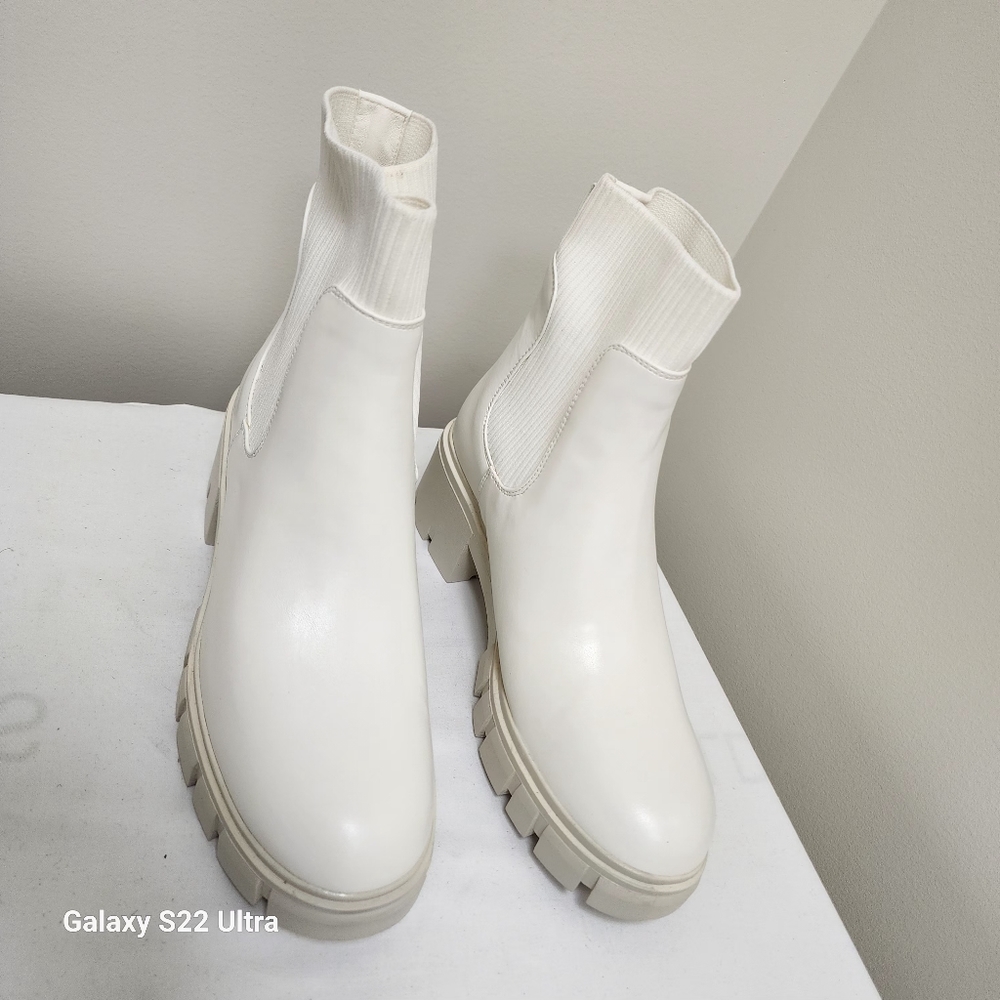 WHITE boots Brand New - Picture 4 of 8